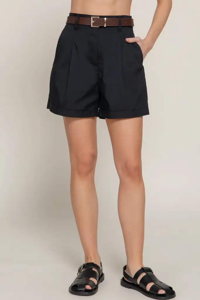 FAUX LEATHER BELTED SHORT PANTS