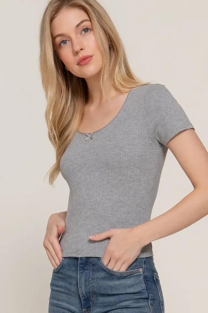 SHORT SLV LACE & SATIN BOW RIB KNIT TOP